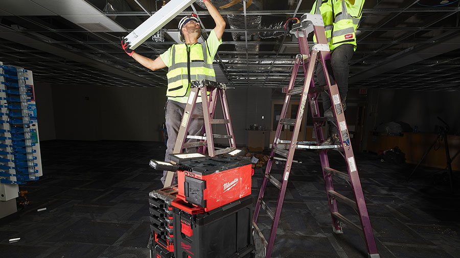 lampe PACKOUT M18 POALC Milwaukee lampe PACKOUT M18 POALC Milwaukee